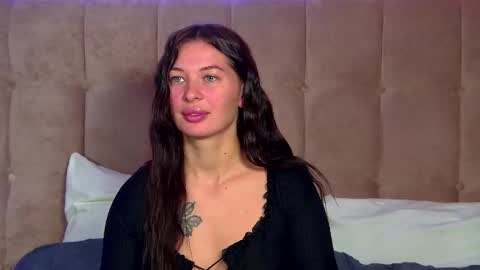 AlexandraBloom online show from October 6, 2025, 6:27 pm