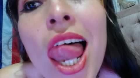 alexandrasaen online show from June 10, 2026, 11:35 pm