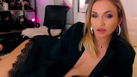 alexandrawooow online show from May 5, 2026, 8:28 pm