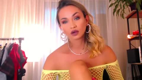 alexandrawooow online show from June 20, 2026, 5:05 pm