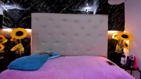 Alexa Smith  online show from February 27, 2025, 8:06 am