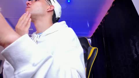 alexgiraldo__ online show from November 21, 2025, 12:15 pm