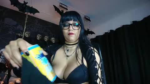 Snapshot of alexhoe_ chatting on May 1, 2026, 6:34 pm Alex online show from May 1, 2026, 6:34 pm
