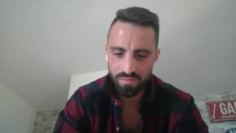 alexhot132 online show from April 18, 2026, 2:21 pm