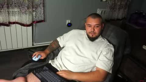 Snapshot of alexirr chatting on October 19, 2025, 9:04 pm Alex online show from October 19, 2025, 9:04 pm