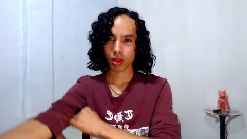Snapshot of alexis21_ chatting on May 20, 2026, 8:37 pm Alexis online show from May 20, 2026, 8:37 pm