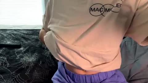 Alexis online show from December 6, 2024, 6:39 pm