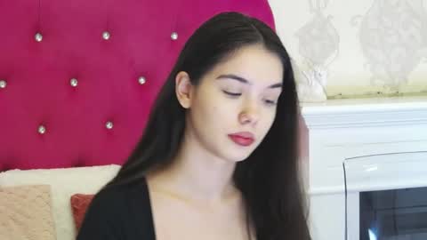 alexisdevine online show from April 3, 2026, 4:21 am