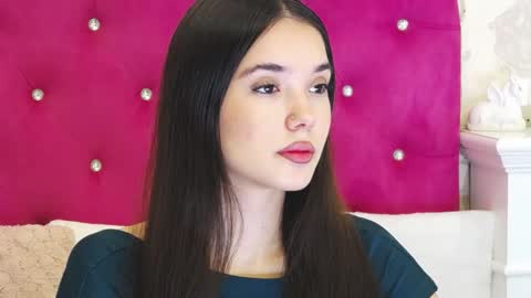 alexisdevine online show from June 3, 2026, 4:26 am
