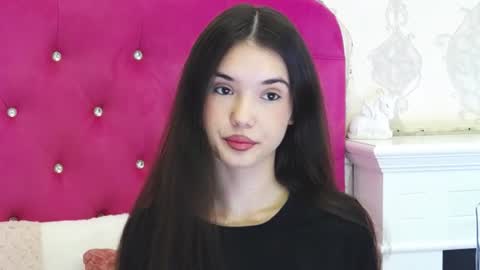 Snapshot of alexisdevine chatting on June 18, 2026, 4:24 am alexisdevine online show from June 18, 2026, 4:24 am