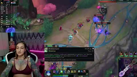 Snapshot of alexracc00n chatting on December 21, 2025, 8:27 pm Alex online show from December 21, 2025, 8:27 pm