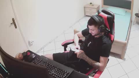 alexthepro00 online show from October 3, 2025, 11:24 pm