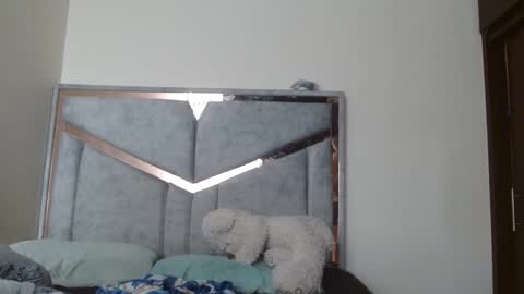 alex y luisa online show from November 25, 2025, 3:34 pm