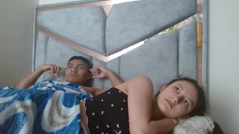 alex y luisa online show from December 16, 2025, 2:33 pm