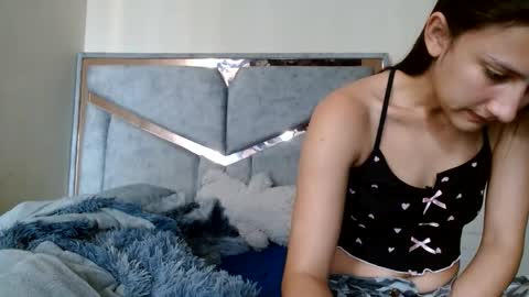 alex y luisa online show from June 7, 2026, 2:54 pm
