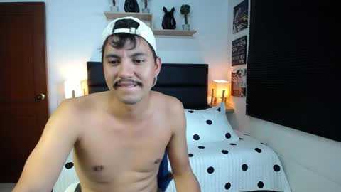 Snapshot of alexx_leon chatting on May 29, 2026, 7:56 pm Alexx Leon online show from May 29, 2026, 7:56 pm