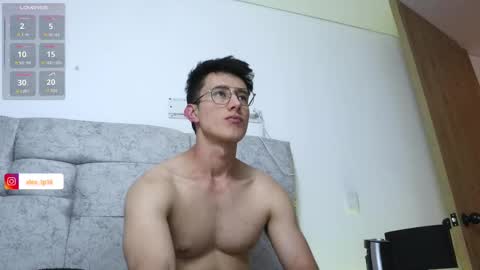 Snapshot of alexxx__01 chatting on October 1, 2025, 11:00 pm Alex online show from October 1, 2025, 11:00 pm