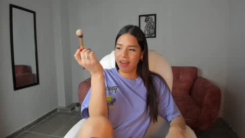 Snapshot of alice23jones chatting on February 6, 2025, 8:02 pm Alice online show from February 6, 2025, 8:02 pm