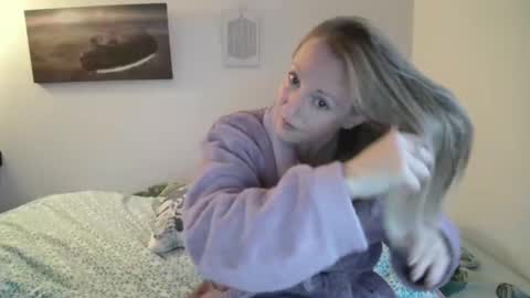 Snapshot of alice8363 chatting on December 9, 2024, 8:33 am Alice online show from December 9, 2024, 8:33 am