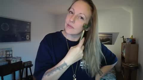 Snapshot of alice8363 chatting on November 15, 2025, 7:38 am Alice online show from November 15, 2025, 7:38 am