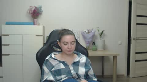 Alice online show from November 22, 2025, 10:42 pm