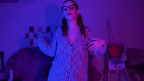 Snapshot of alice__madness chatting on November 25, 2025, 9:48 pm Alice online show from November 25, 2025, 9:48 pm