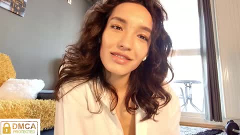 A R Y A  T I A online show from February 9, 2025, 3:23 pm