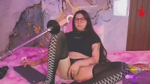 Snapshot of alice_cute77 chatting on June 2, 2026, 6:43 pm Mey online show from June 2, 2026, 6:43 pm