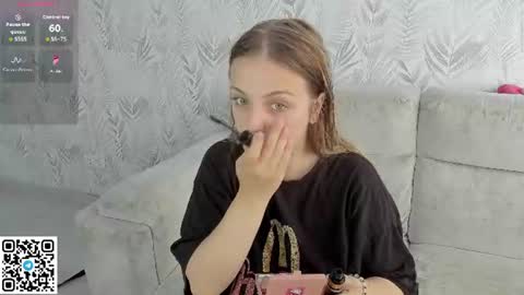 Snapshot of alice_halle chatting on August 6, 2026, 6:15 am alice_halle online show from August 6, 2026, 6:15 am