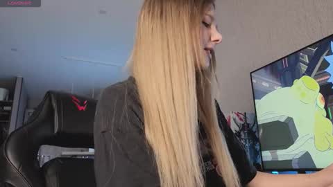 Snapshot of alice_hetfield chatting on October 26, 2025, 2:45 pm My name is Alice find out about me in the Fansly online show from October 26, 2025, 2:45 pm