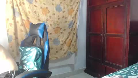 Snapshot of alice_julls chatting on May 22, 2026, 12:22 pm alice online show from May 22, 2026, 12:22 pm