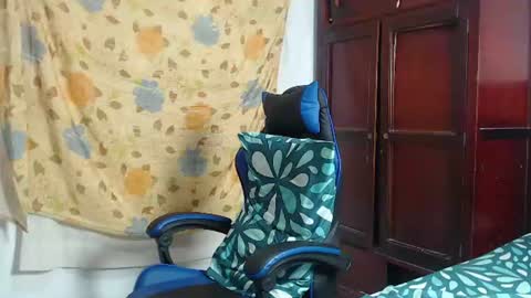 Snapshot of alice_julls chatting on June 25, 2026, 6:45 pm alice online show from June 25, 2026, 6:45 pm