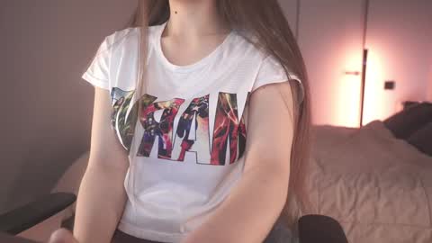 Snapshot of alice_kosmos chatting on December 18, 2024, 6:03 pm Alice online show from December 18, 2024, 6:03 pm