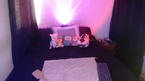 Snapshot of alice_m00nn chatting on December 17, 2024, 12:00 pm alice_m00nn online show from December 17, 2024, 12:00 pm