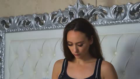 AliceMunro online show from September 15, 2025, 3:06 am