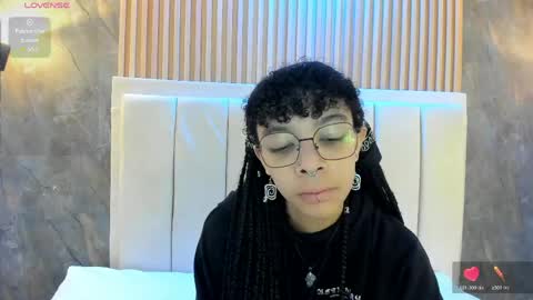 alice_rossi4 online show from May 29, 2026, 11:30 am
