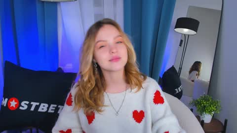 Snapshot of alice_tucci chatting on December 11, 2024, 5:15 pm Alice online show from December 11, 2024, 5:15 pm