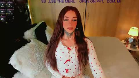 Snapshot of alicebby_bigcock19 chatting on June 17, 2026, 7:33 am Alice online show from June 17, 2026, 7:33 am