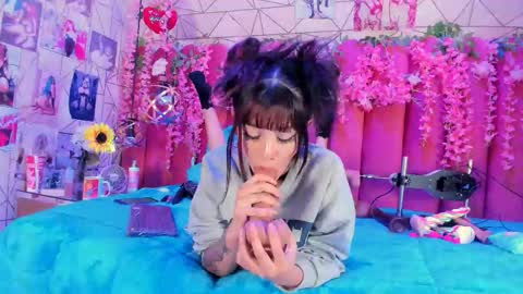 Snapshot of alicebenett_ chatting on November 22, 2025, 10:31 pm online show from November 22, 2025, 10:31 pm