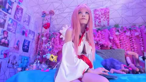 Snapshot of alicebenett_ chatting on May 5, 2026, 10:18 pm online show from May 5, 2026, 10:18 pm