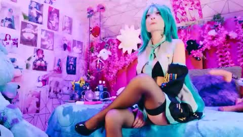 Snapshot of alicebenett_ chatting on June 1, 2026, 8:32 pm online show from June 1, 2026, 8:32 pm