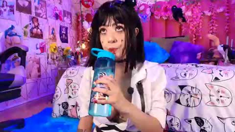 Snapshot of alicebenett_ chatting on July 9, 2026, 9:52 pm online show from July 9, 2026, 9:52 pm