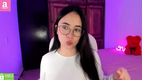 Snapshot of alicee_2 chatting on June 3, 2026, 11:21 pm Aliceee .. 97YP9VWGZHrefnav wishlist lists 1 online show from June 3, 2026, 11:21 pm
