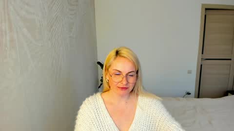 Alicee online show from April 1, 2026, 2:03 pm