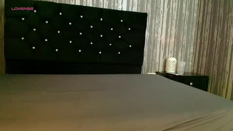 Snapshot of alicee_moonn chatting on April 23, 2026, 7:05 pm alicee_moonn online show from April 23, 2026, 7:05 pm