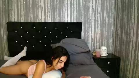 Snapshot of alicee_moonn chatting on April 25, 2026, 11:02 pm alicee_moonn online show from April 25, 2026, 11:02 pm
