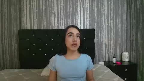 Snapshot of alicee_moonn chatting on May 31, 2026, 4:47 pm alicee_moonn online show from May 31, 2026, 4:47 pm