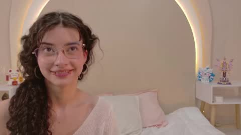 Snapshot of alicee_rodriguez chatting on April 21, 2026, 5:17 pm alice online show from April 21, 2026, 5:17 pm