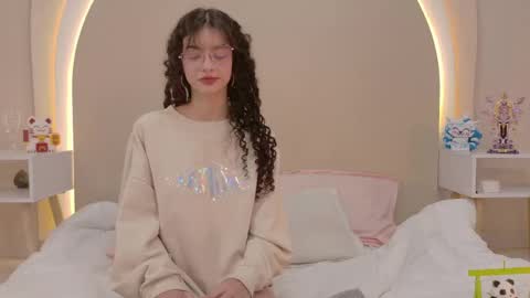 Snapshot of alicee_rodriguez chatting on April 25, 2026, 6:05 pm alice online show from April 25, 2026, 6:05 pm
