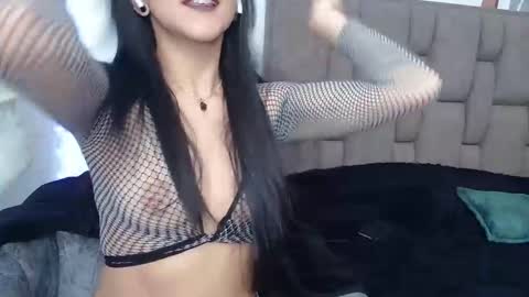 Snapshot of alicee_roos chatting on December 10, 2024, 5:22 pm Alice online show from December 10, 2024, 5:22 pm